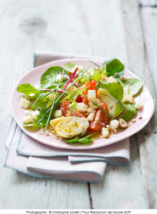 salade-dartichaut-tomates-et-reblochon-de-savoie-aop