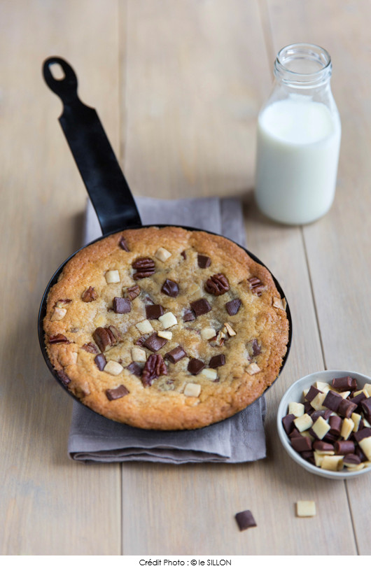 one-pan-cookie-aux-eclats-de-trois-chocolats-et-noix-de-pecan