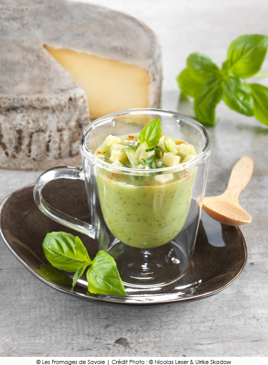 soupe-glacee-de-courgettes-a-la-tomme-de-savoie