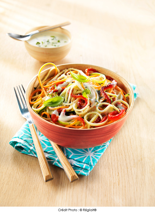 spaghettis-de-legumes-et-sa-delicieuse-creme-chevre-basilic