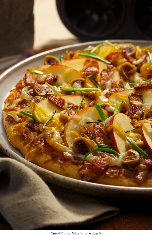 pizza-revisitee-a-la-pomme-jazz-bacon-et-figues