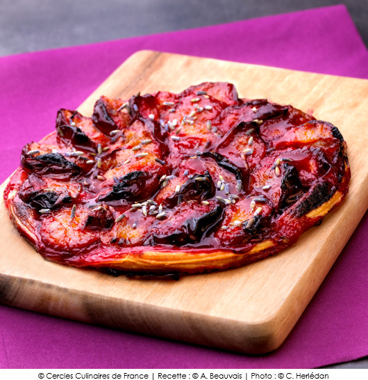 tarte-fine-aux-prunes-et-a-la-lavande