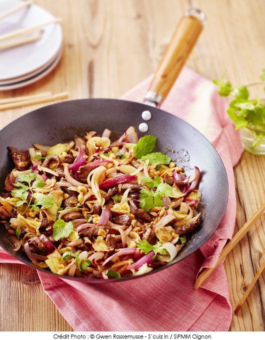 wok-de-boeuf-saute-aux-deux-oignons