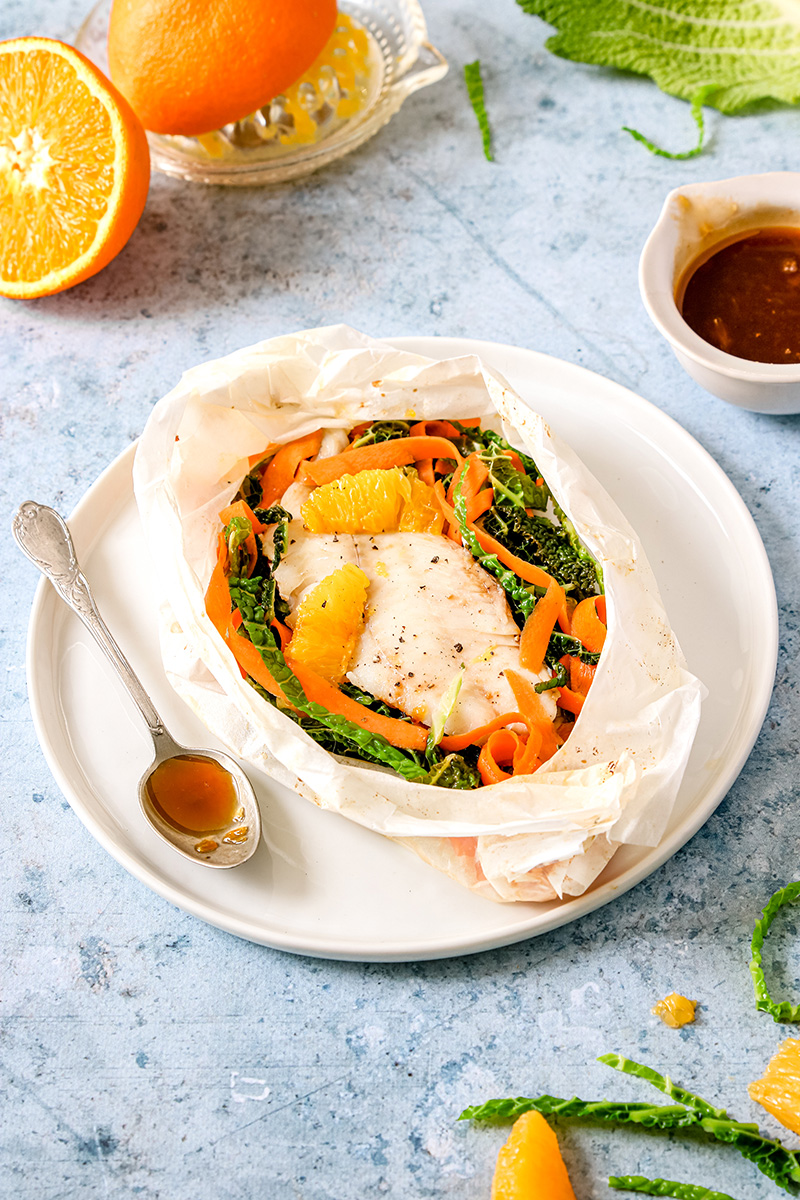 Papillotes tacaud chou, carottes sauce orange