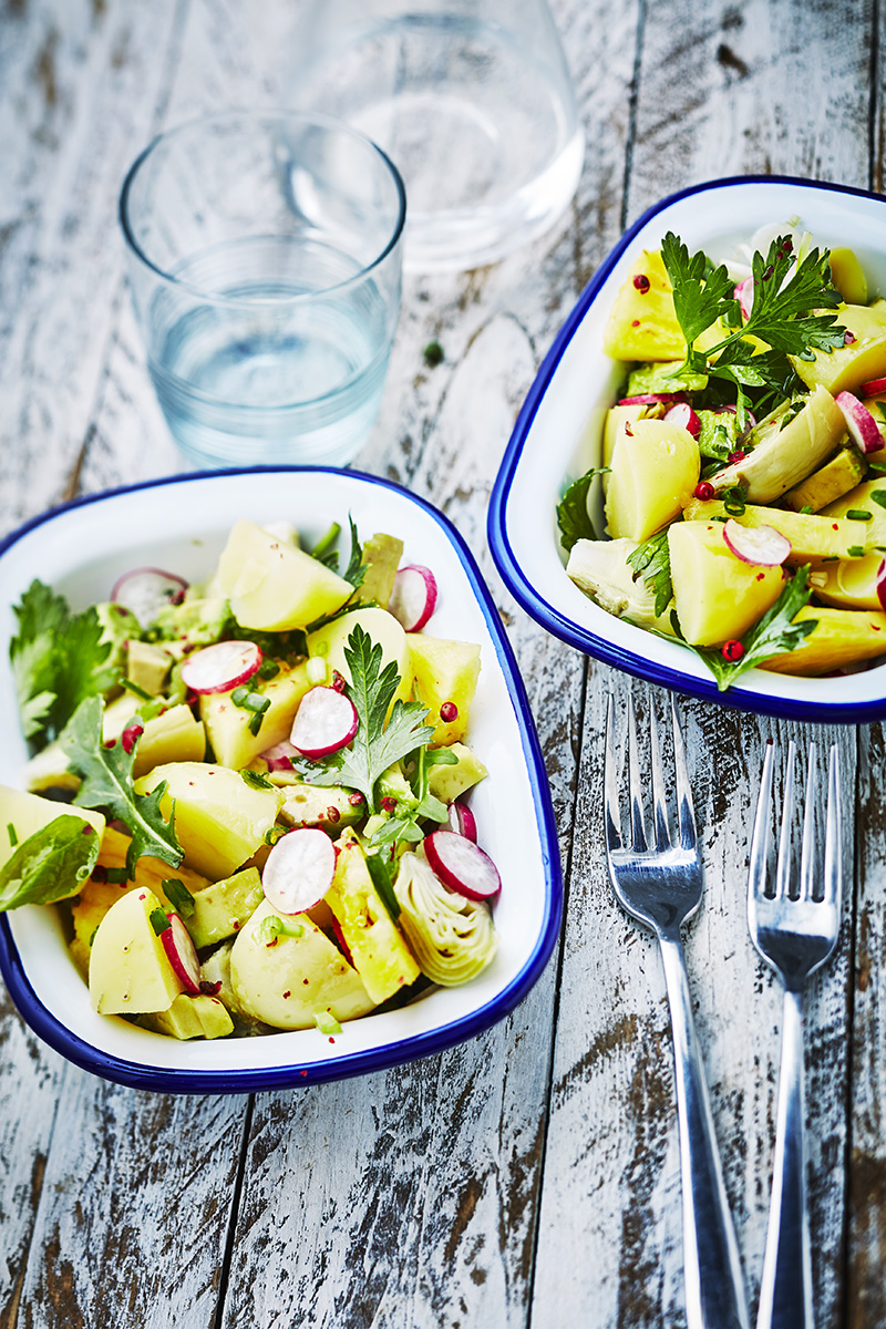Salade pommes de terre, avocats, artichaut, radis ananas