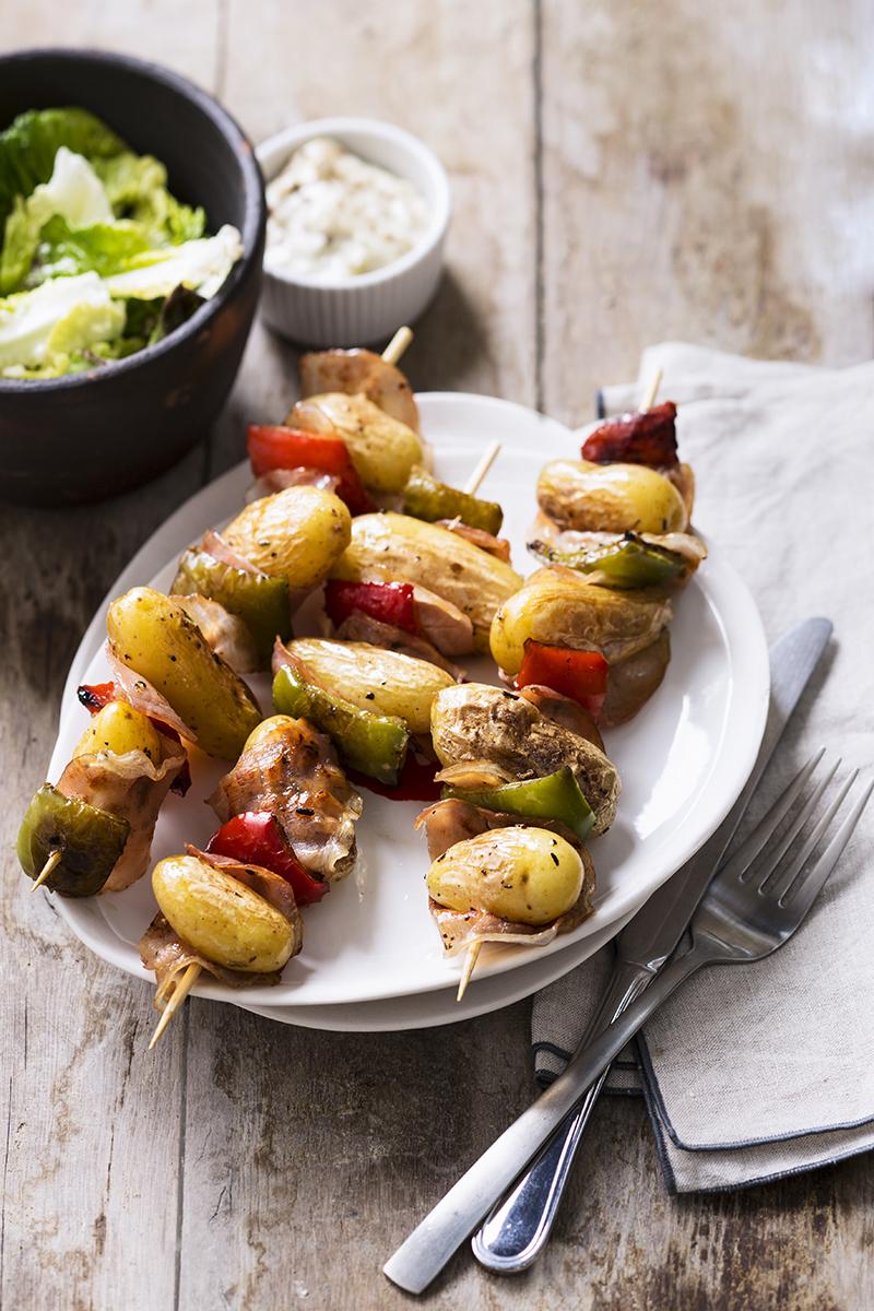 Brochettes pommes de terre, poivron bacon