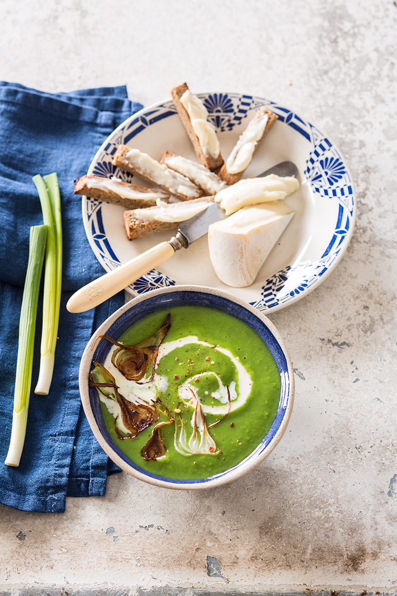 Gaspacho petits pois, tartine Reblochon