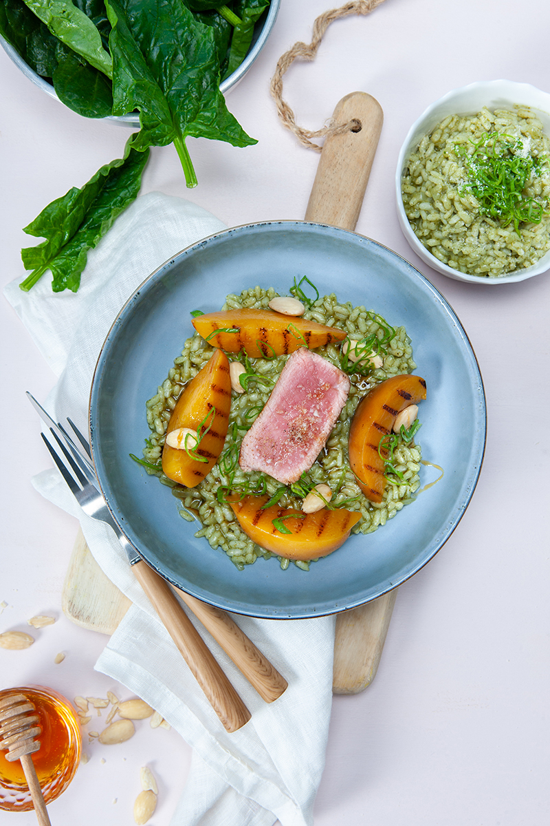 Médaillon de veau pêches grillées amandes, risotto vert