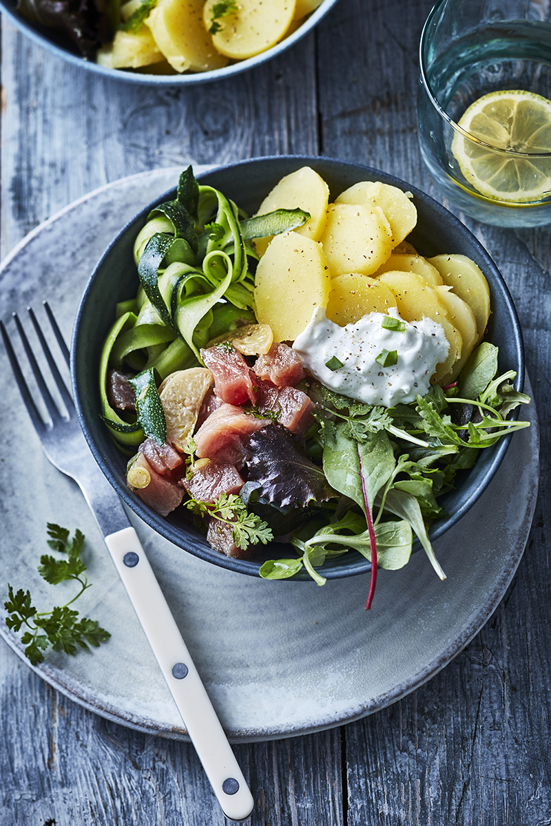 Poke bowl pommes de terre, thon crème de Feta