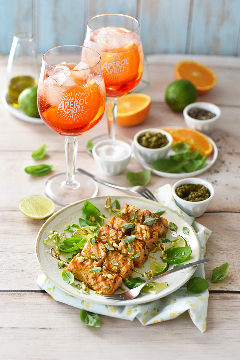 Brochettes de saumon pesto