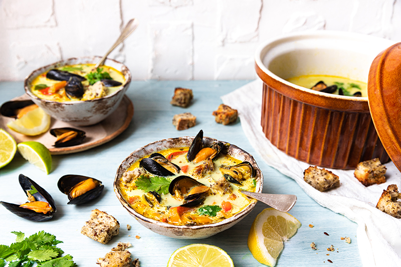 Soupe de moule au bouillon provençal croûtons