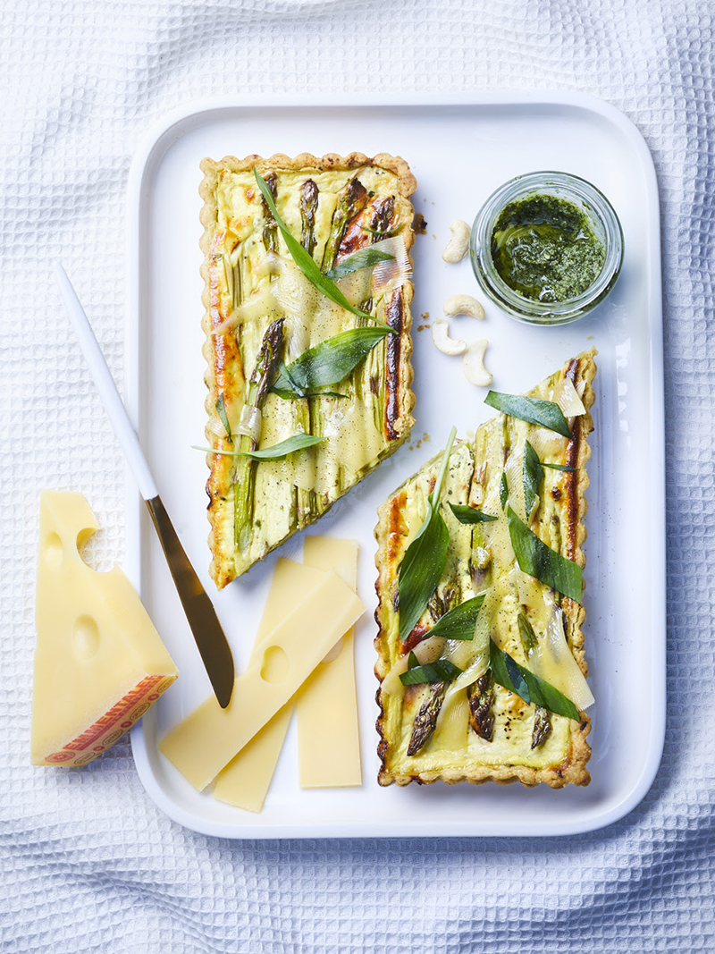 Tarte ail des ours, asperges à l’Emmentaler AOP Suisse