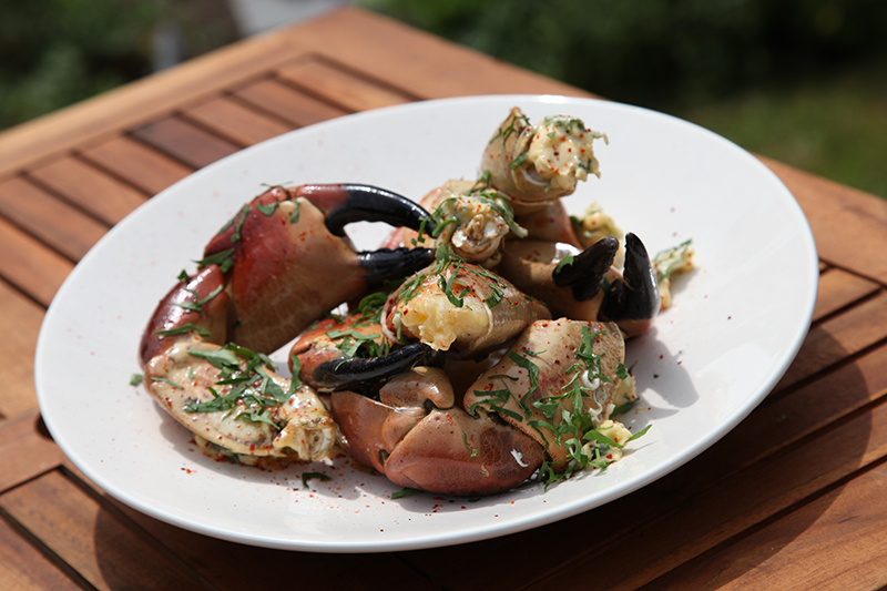 Pinces de tourteau beurre d’ail barbecue