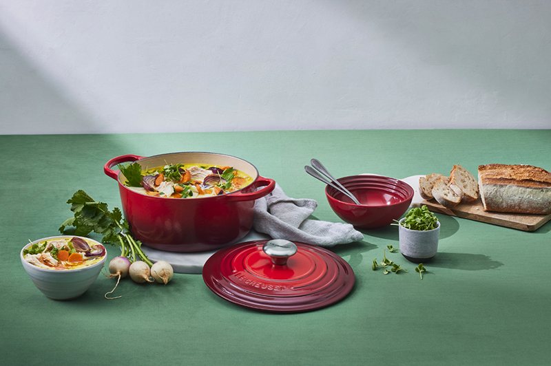 Soupe crémeuse au poulet et légumes frais de la ferme