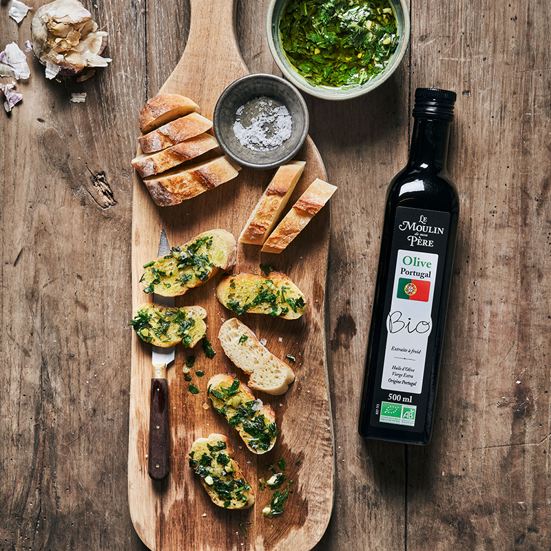 Pain portugais à l’ail, persil huile d’olive du Portugal