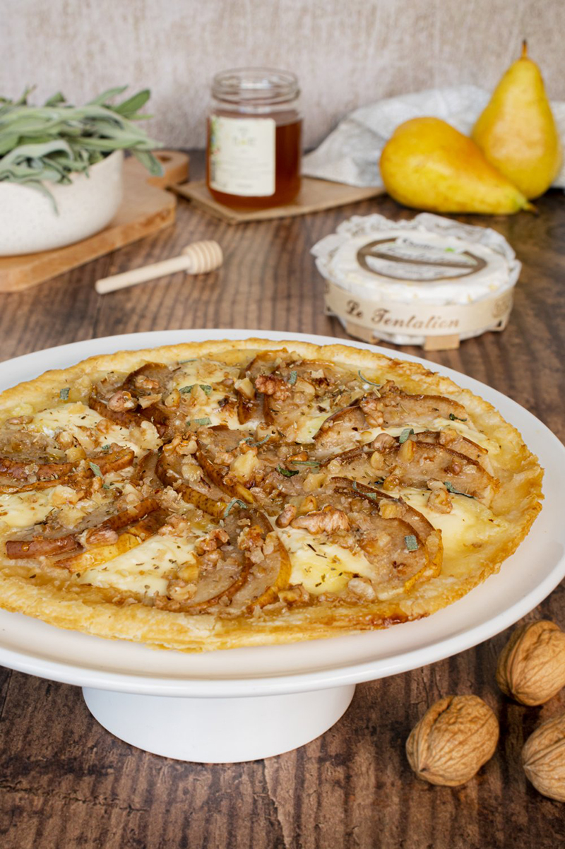 Tarte fine Tentation de Saint-Félicien, poires, miel et noix
