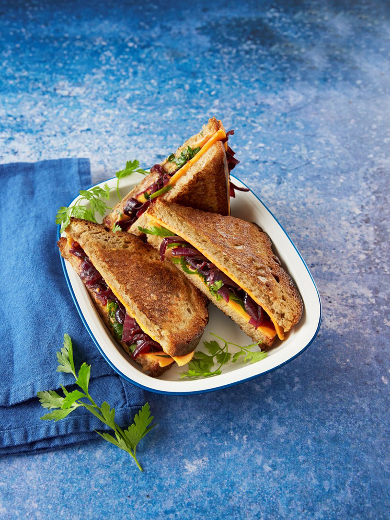 Grilled cheese oignons caramélisés aux tranches végétales saveur Cheddar Nurishh