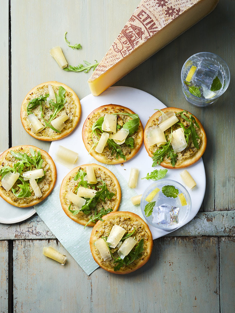 Pizzettes caviar d’artichaut, roquette rebibes de l’Etivaz AOP