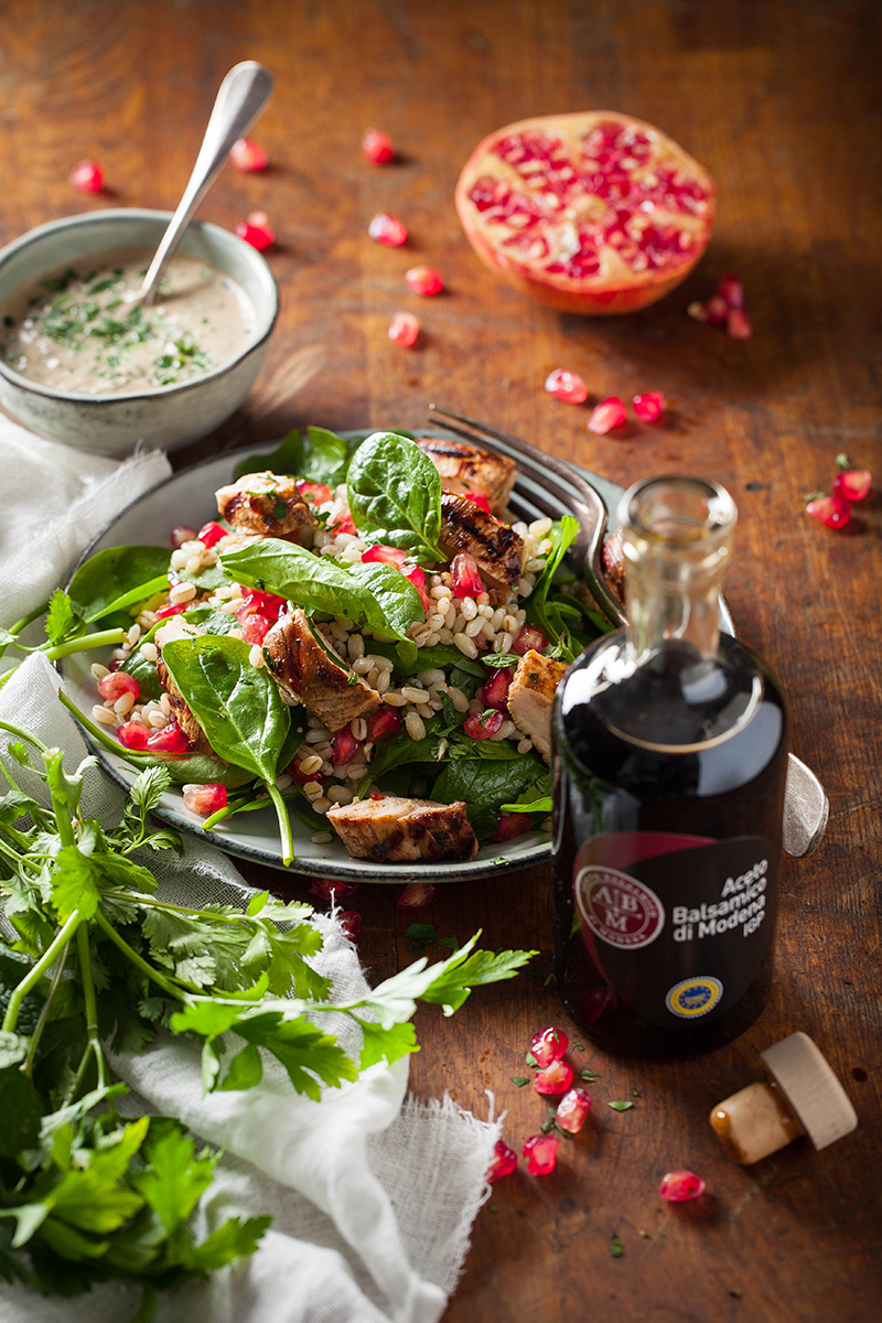 Salade d’orge perlé poulet grillé épinards, sauce verte au Vinaigre Balsamique de Modène IGP