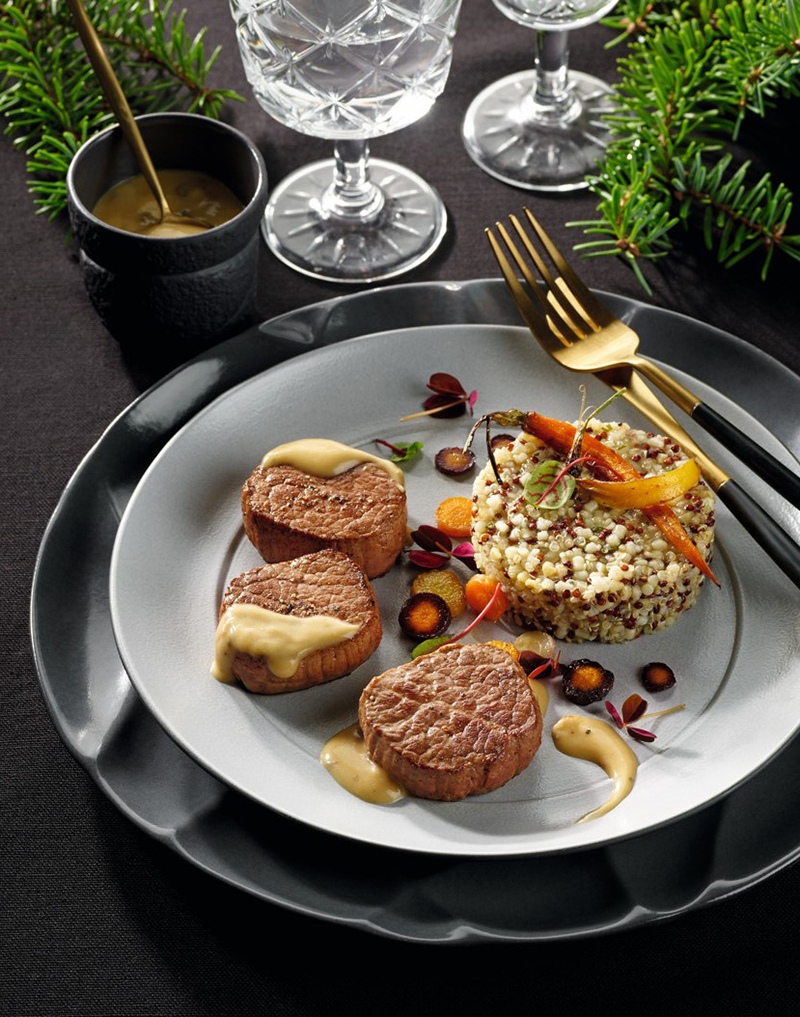 Médaillons de bœuf, sauce truffe blanche, risotto de quinoa au parmesan