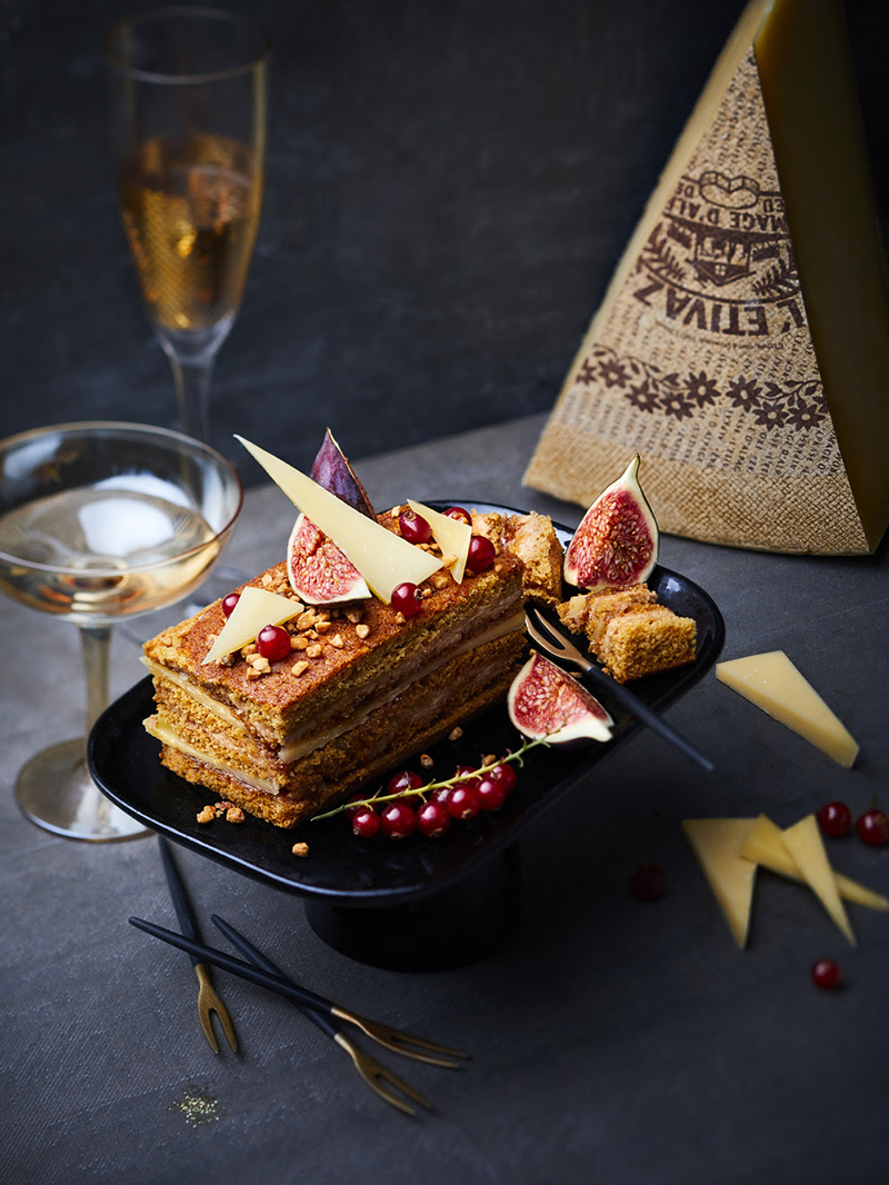 Mille-feuilles pain d’épices, foie gras, L’Etivaz AOP gelée de groseilles