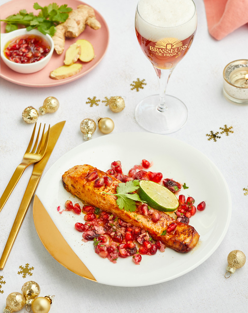 Pavés de saumon laqués au miel bière de Noël, sauce salsa revisitée à la grenade et aux cranberries