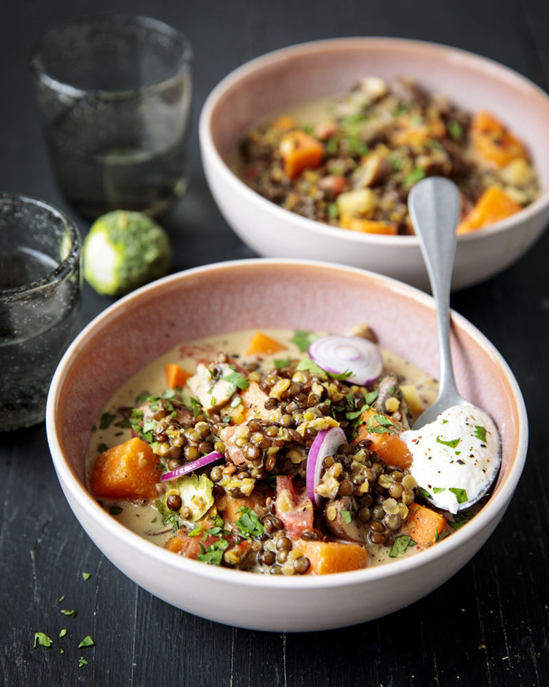 Curry vert de lentilles vertes, champignons de Paris, butternut coriandre