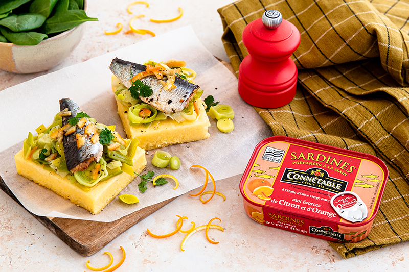 Tarte polenta fondue de poireaux, sardines écorces d’orange et citron Connétable