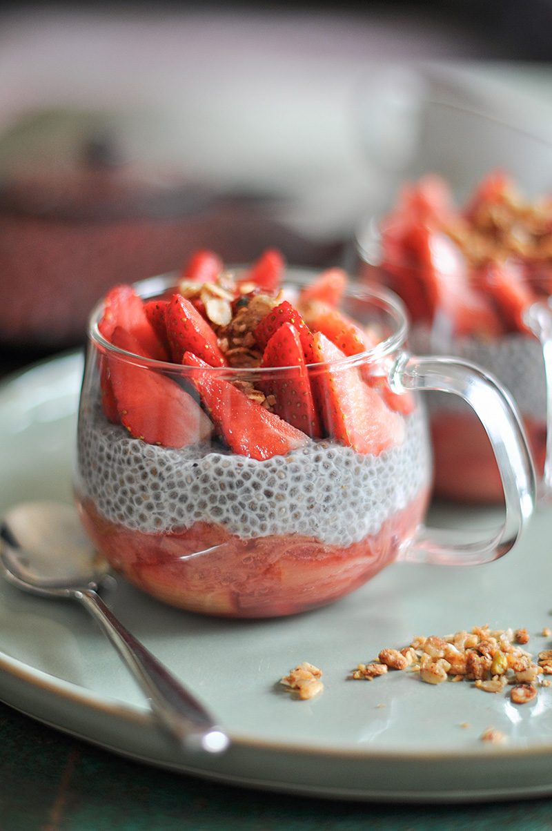 Verrine fraises et rhubarbe graines de chia