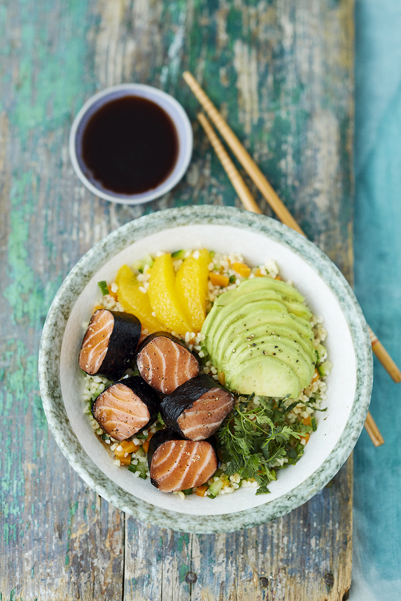 Bowl de Saumon mariné aux algues, avocat taboulé de boulghour