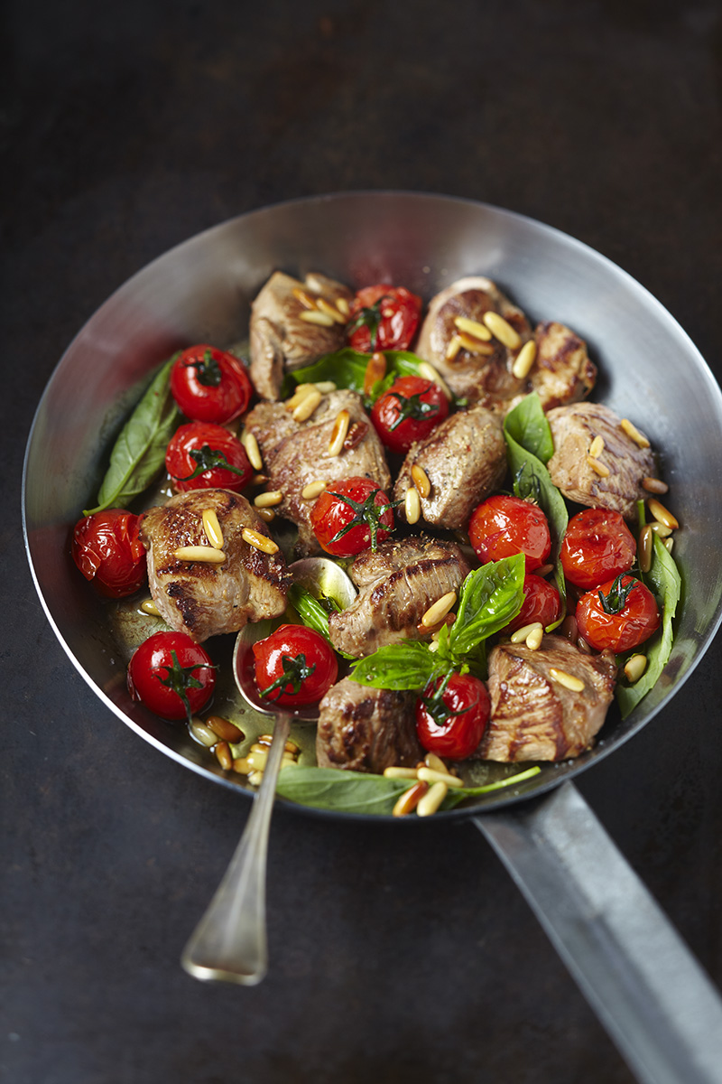 Poêlée d’agneau tomates cerise et basilic