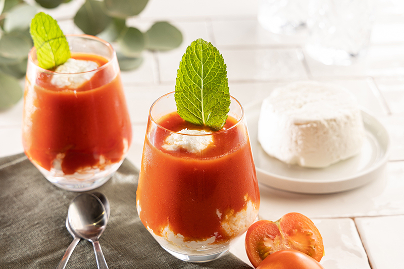 Gaspacho de tomates quenelle au Chèvre Frais Petit Billy