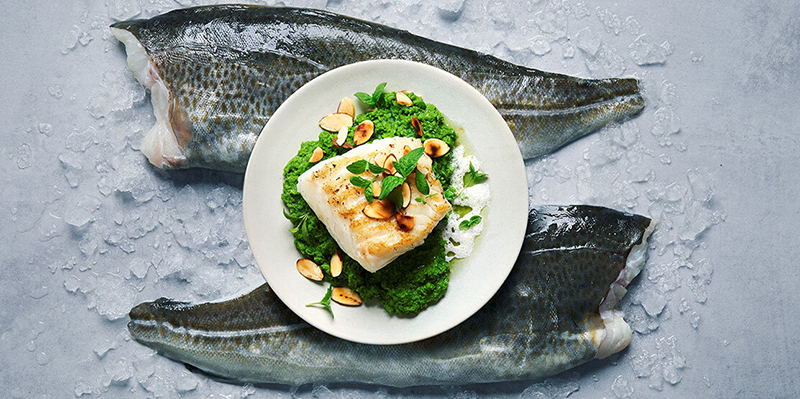 Skrei grillé, purée de petits pois, huile de menthe émulsion d’amande