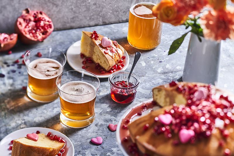 Gâteau à la grenade, accompagné d’un cidre sec charpenté