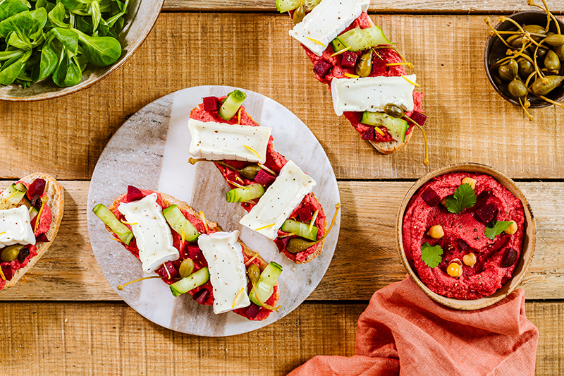 Tartine houmous de betterave, concombre Ovale de Chèvre