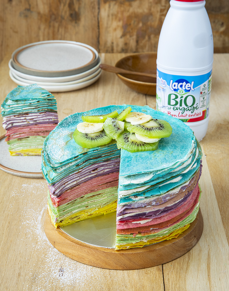 Gâteau de crêpes arc-en-ciel