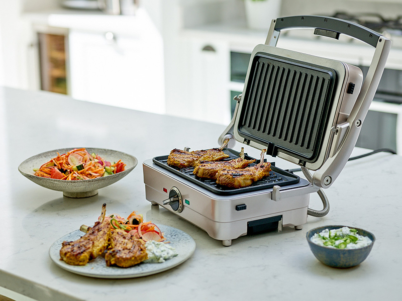 Grill, gaufrier, et appareil à omelette 3 en 1