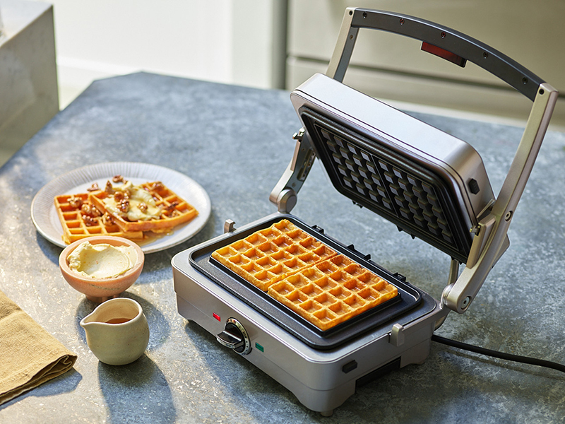 Grill, gaufrier, et appareil à omelette 3 en 1