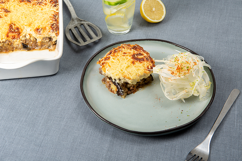 Moussaka de bœuf salade de fenouil citron