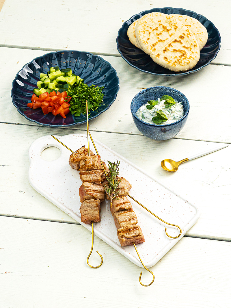 Souvlaki de veau, sauce tzatziki pain pita