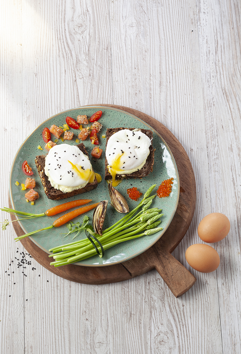 Toasts œufs pochés, sauce hollandaise petits légumes