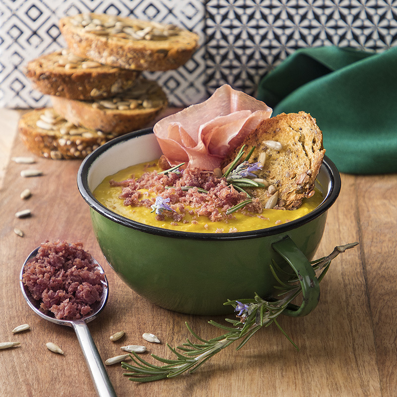 Velouté pois chiches, curcuma, croûtons de graines de tournesol Jambon de Parme