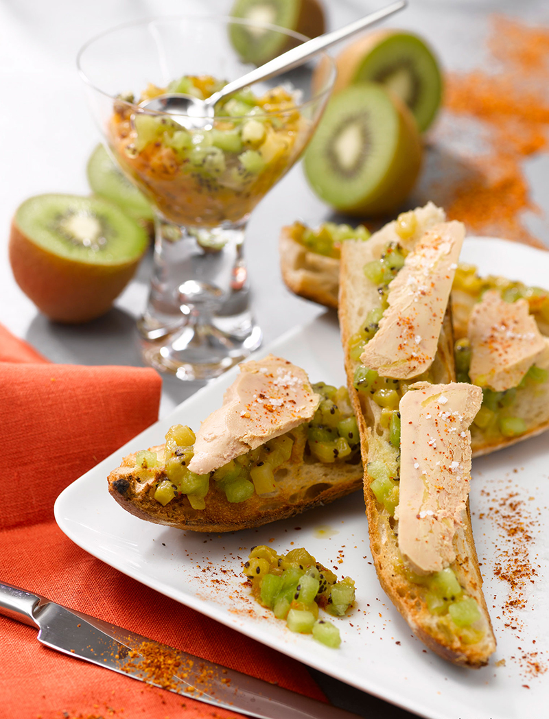 Tartines de Foie Gras compotée de kiwis piment d’Espelette