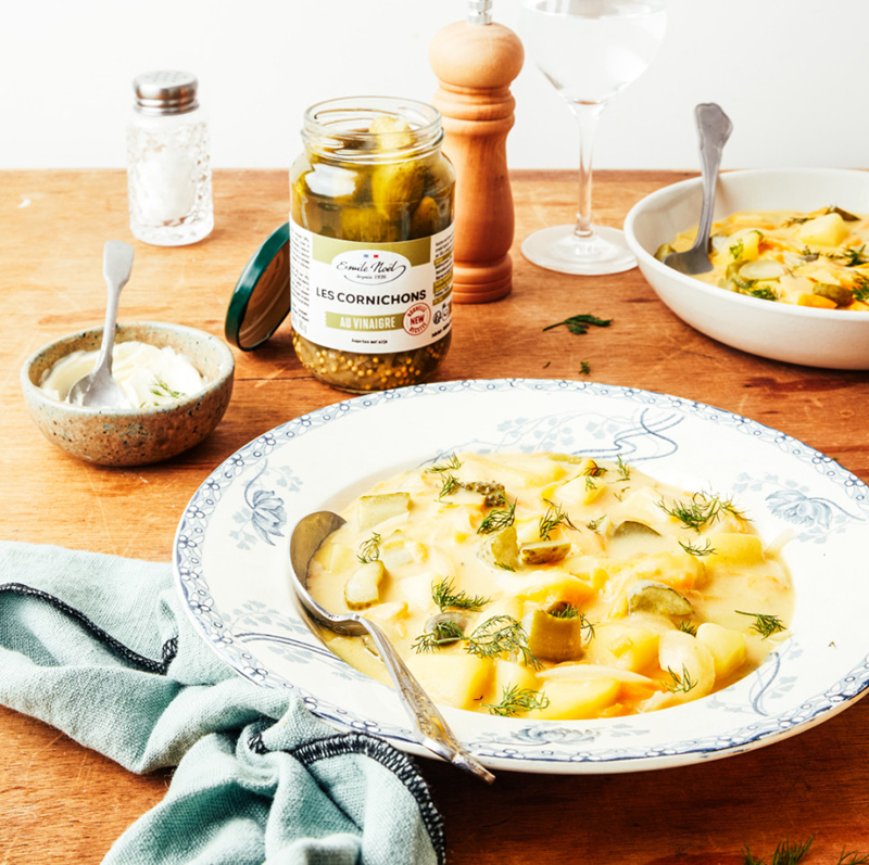Soupe polonaise à l’aneth et cornichons