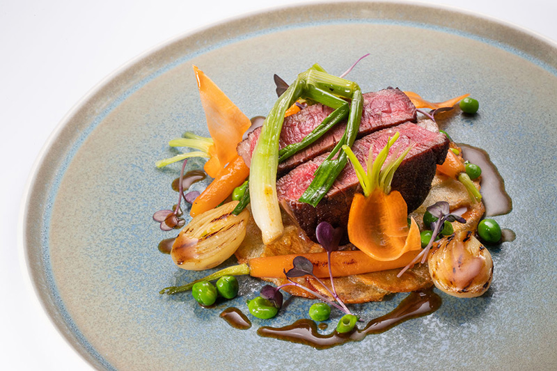 Filet de bœuf Pommes de terre Anna, oignons carottes caramélisées