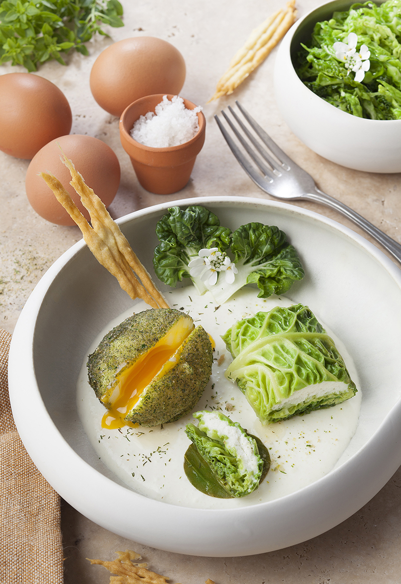 Œuf mollet croûte d’herbes entre terre et mer