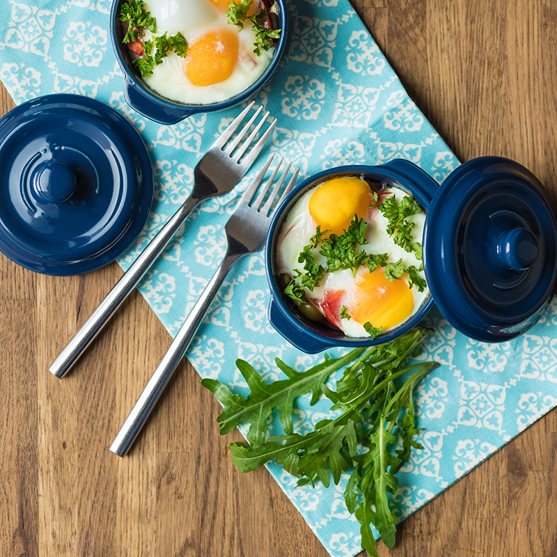 Œufs cocotte, lardons fumés Chavignol