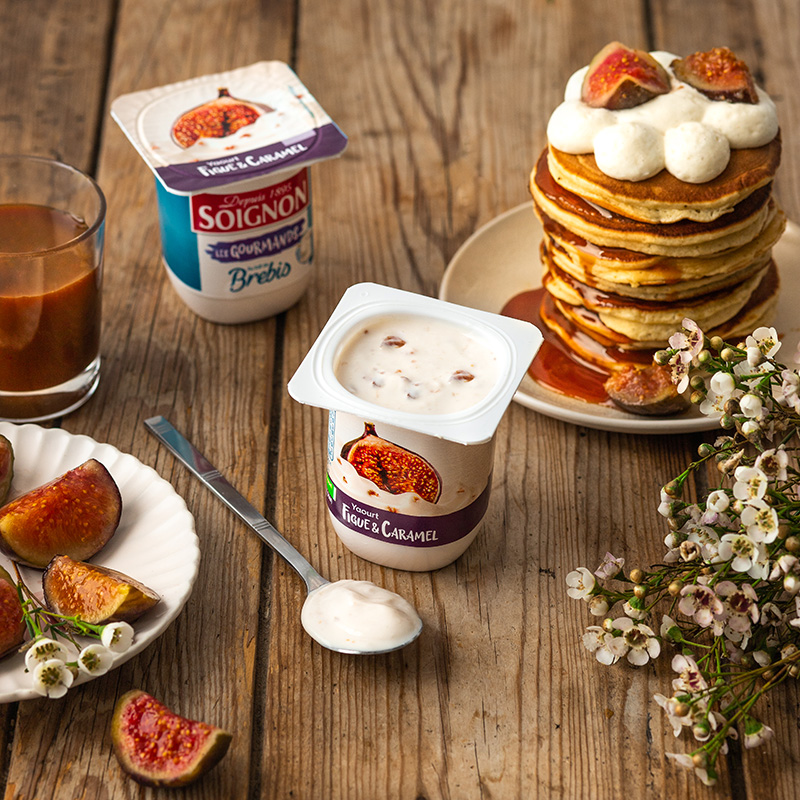Pancakes yaourt figue caramel, crème montée figues rôties