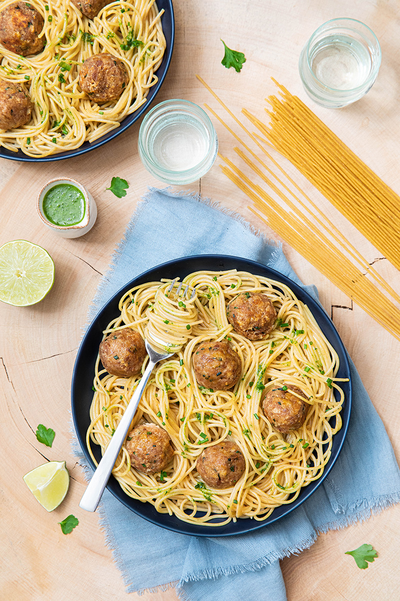 Spaghetti aux boulettes de thon aromates