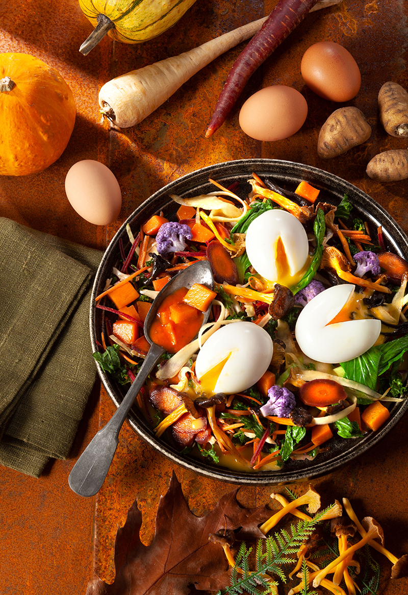 Poêlée d’automne légumes-racines, champignons œufs mollets